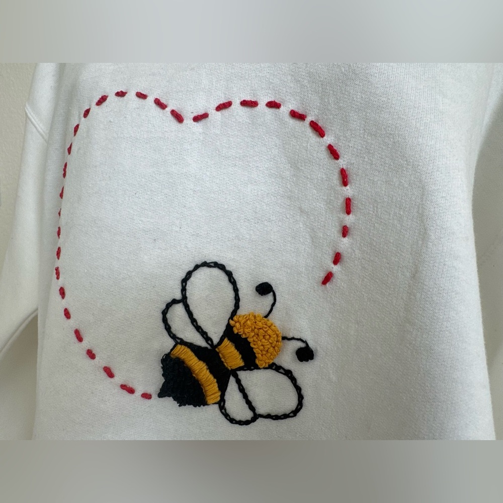 Hand Embroidered Bee Sweatshirt One of a Kind Women’s Size M - Picture 3 of 6
